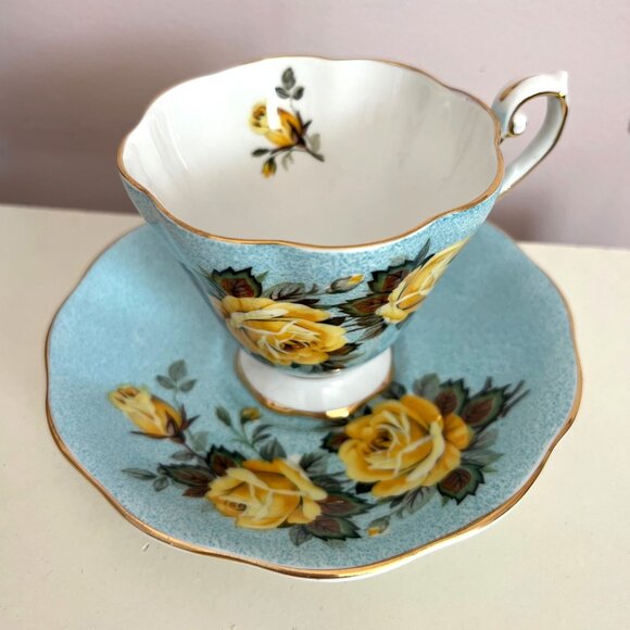 Vintage Royal Standard Bone China Teacup and Saucer Made in England - Picture 2 of 4